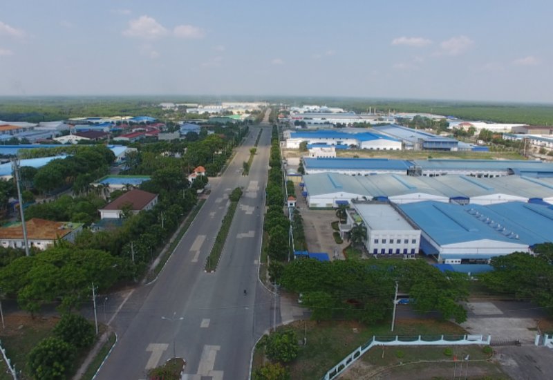 Khu công nghiệp Minh Hưng toạ lạc ngay thị xã Chơn Thành. Đây chính là điểm tựa gia tăng giá trị bất động sản của khu vực. Vì nhu cầu nhà ở của các công nhân, chuyên gia của KCN ngày càng tăng cao.